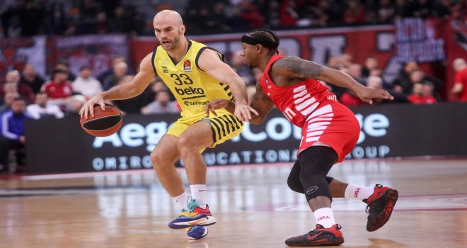 Eksik Fenerbahçe farklı mağlup