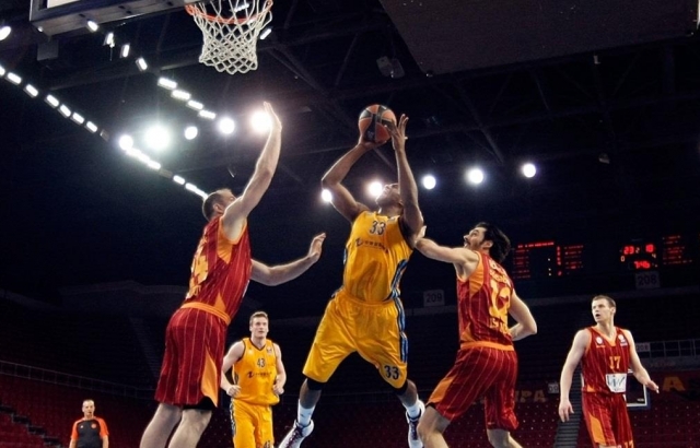 Eksik Galatasaray evinde Alba'ya kaybetti