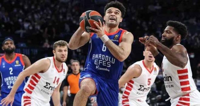 Elijah Bryant 2 yıl daha Anadolu Efes'te