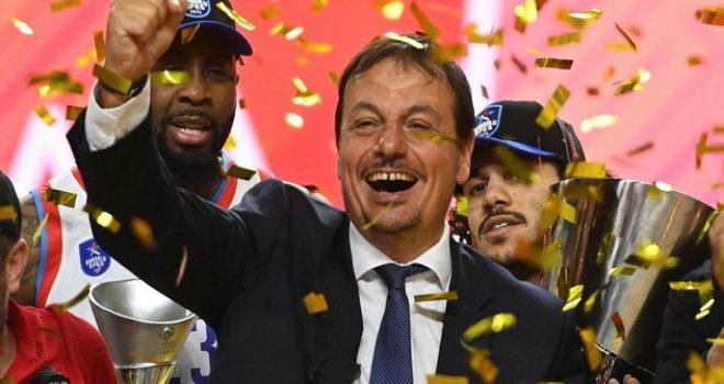 Ergin Ataman tüm kupaları kazandı...