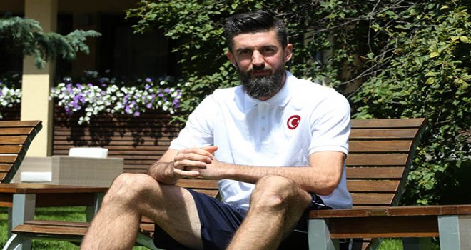 Erkan Veyseloğlu: Tekrardan bu formayı giydiğim için çok mutluyum