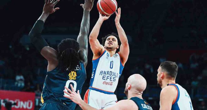 Ertelemede derbiyi kazanan Anadolu Efes