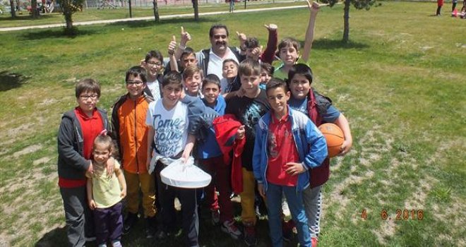 Erzurumlu minik basketbolcuların piknik keyfi