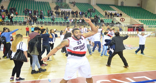 Eskişehir Basket, Akhisar'ı uzatmada yendi seriyi 5'e çıkardı