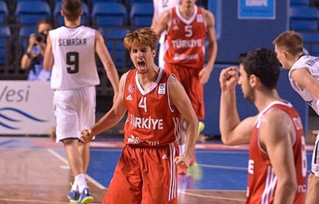 Eskişehir Basket'ten bir transfer daha