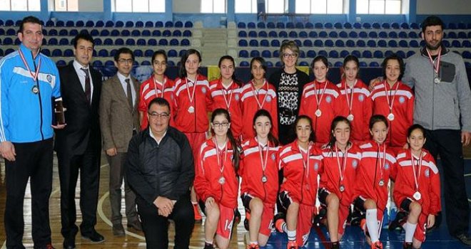 Eskişehir Büyükşehir Belediyesi ''küçük kızlar basketbol şenliği'' son erdi