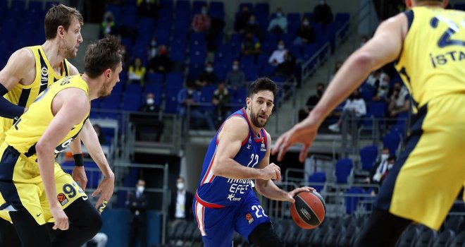 Euroleague derbisinde Anadolu Efes farkı