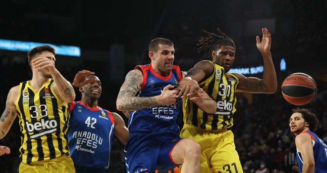 Euroleague derbisini kazanan Anadolu Efes