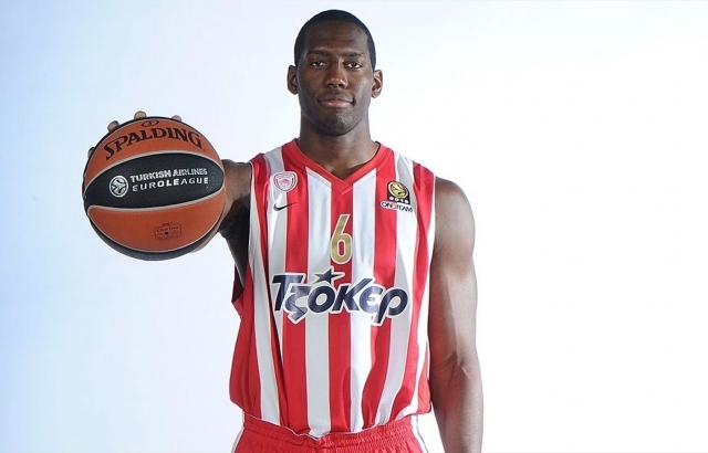 Euroleague?de sezonun en iyi savunmacısı Bryant Dunston