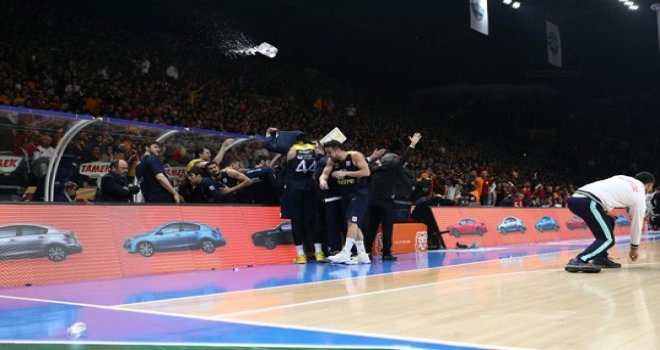 Fenerbahçe: Abdi İpekçi?de yine çirkin olaylar