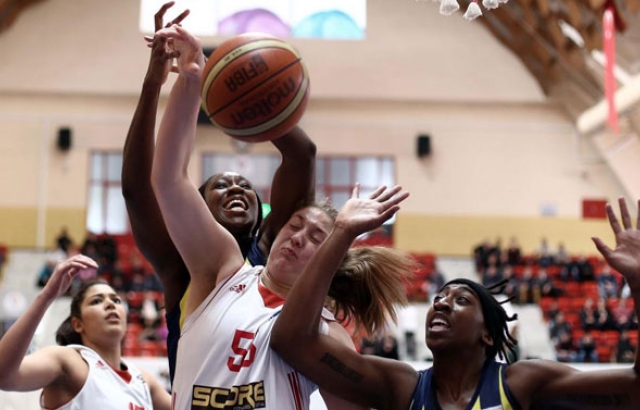 Fenerbahçe Adana'da güldü