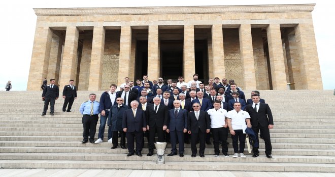 Fenerbahçe Anıtkabir'i ziyaret etti