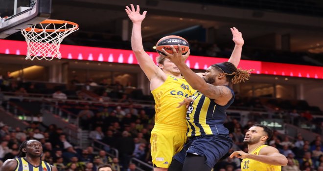 Fenerbahçe Beko Berlin'de farka koştu