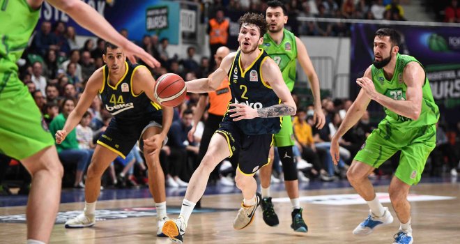 Fenerbahçe Beko, Bursa'da galip