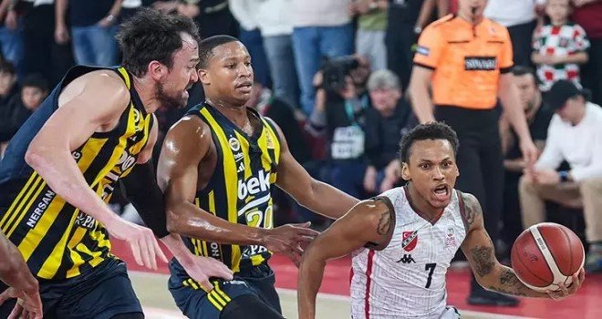 Fenerbahçe Beko, Karşıyaka'dan galibiyetle dönüyor