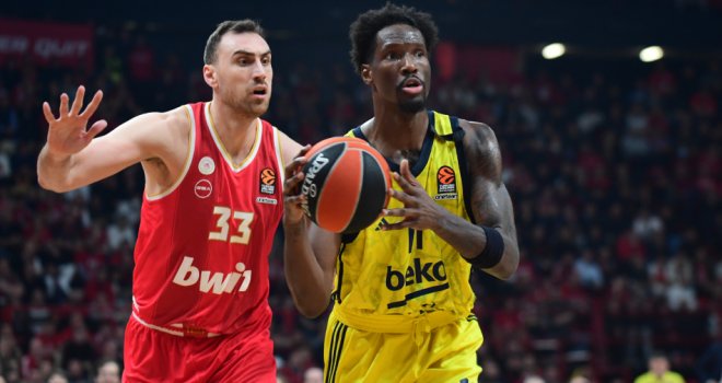 Fenerbahçe Beko, lider Olympiacos'u deplasmanda geçti