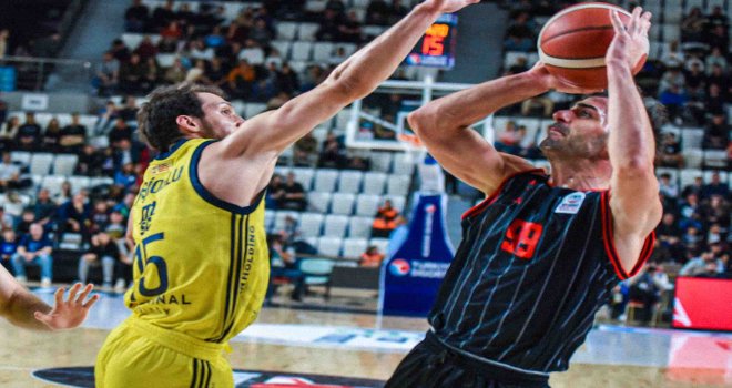 Fenerbahçe Beko Manisa'da galip