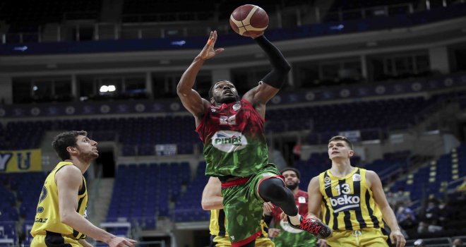 Fenerbahçe Beko, Pınar Karşıyaka karşısında 1-0 önde