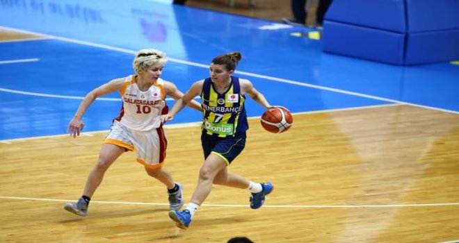 Fenerbahçe, Galatasaray'ı devirdi!..