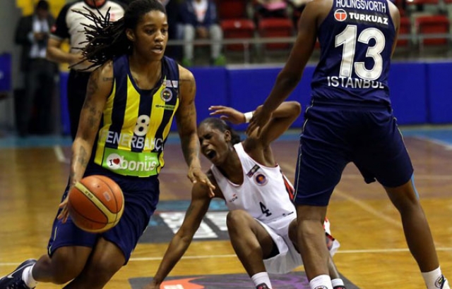 Fenerbahçe, Mersin Büyükşehir'e fark attı