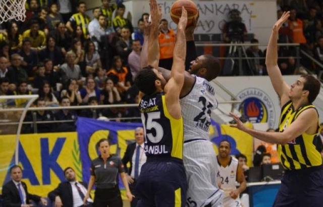 Fenerbahçe Ülker Ankara'da galip