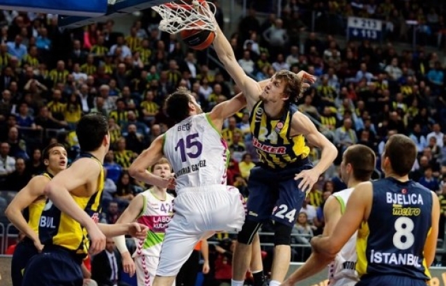 Fenerbahçe Ülker, Laboral deplasmanında