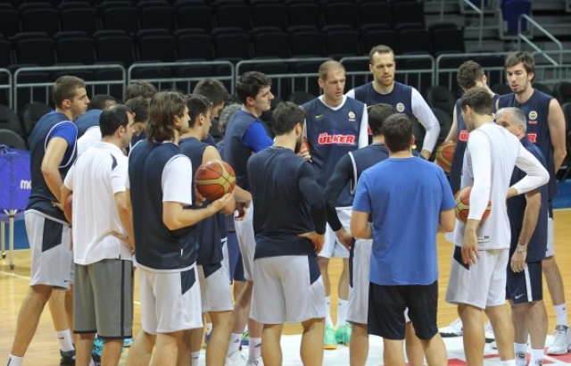 FENERBAHÇE ÜLKER MAÇA HAZIR