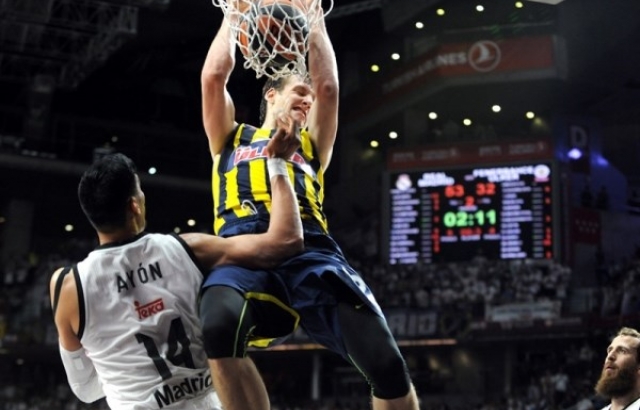 Fenerbahçe Ülker, Madrid'e direnemedi...