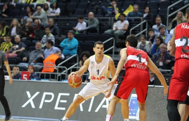 Fenerbahçe Ülker, NSK Eskişehir engeline takılmadı