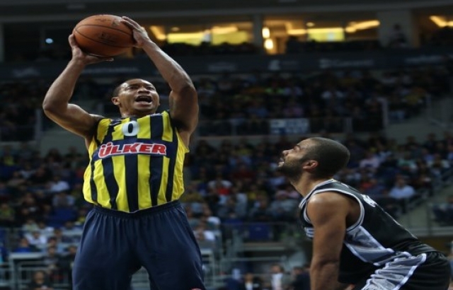 Fenerbahçe Ülker, şampiyon Spurs'a kaybetti