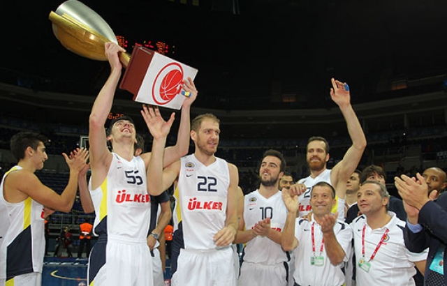 Fenerbahçe Ülker şampiyonluk kupasını aldı