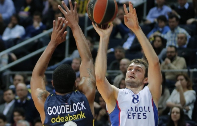 Fenerbahçe Ülker ve Anadolu Efes Son 8'de...
