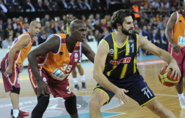 FENERBAHÇE ÜLKER'DE 3 AYRILIK