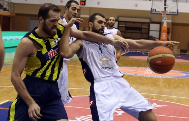 Fenerbahçe Ülker'den İstanbul Büyükşehir'e 35 fark