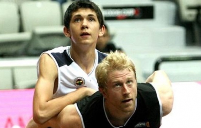 Fenerbahçe Ülker'den Rönesans Ted Kolejliler'e 