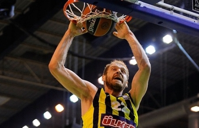 Fenerbahçe Ülker'e sakatlık şoku