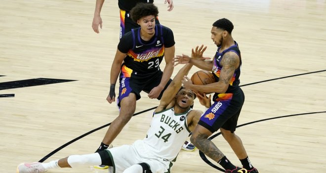 Finalde Suns 1-0 öne geçti