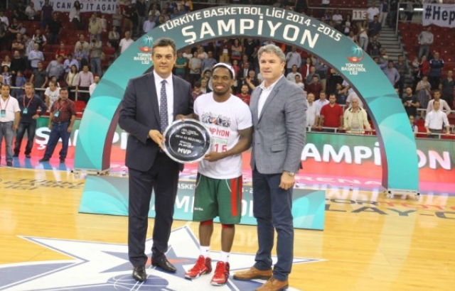 Finalin MVP'si ve Üçlüklerin Kralı Dixon