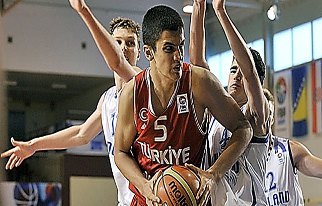 Finlandiya'yı geçen Yıldız Erkekler ikinci turda...