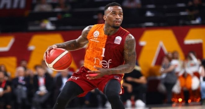 Galatasaray, Dee Bost ile yeniledi