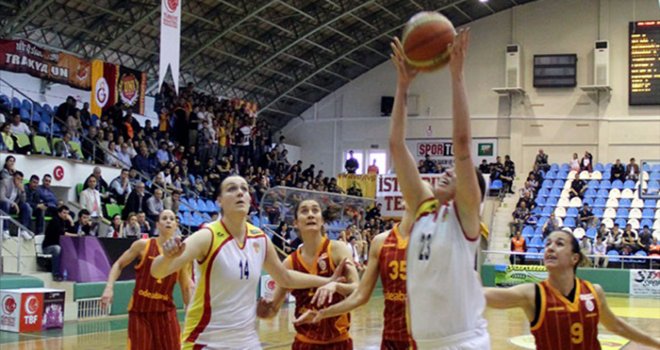 Galatasaray Edirnespor'u farklı mağlup etti.