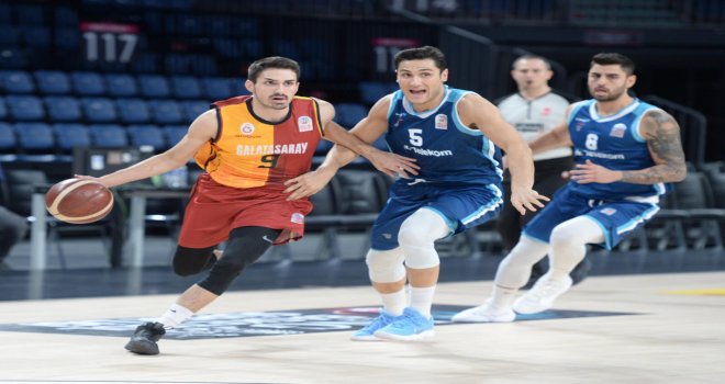 Galatasaray evinde galip