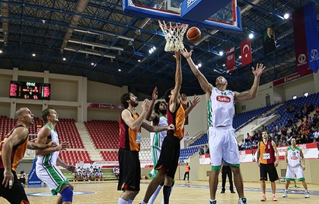 Galatasaray Konya'yı zor geçti