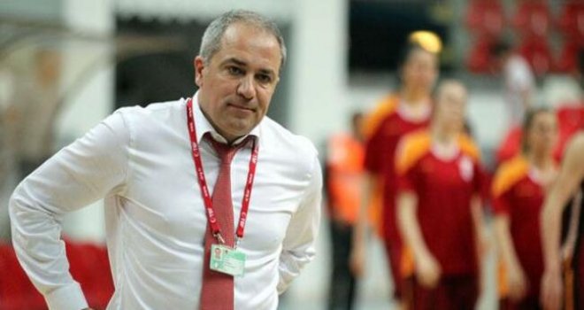 Galatasaray, Memnun'a emanet
