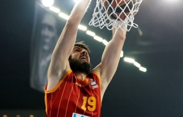 Galatasaray, Neptunas'a fark attı