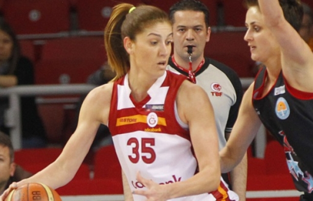 Galatasaray yarı finale farklı başladı