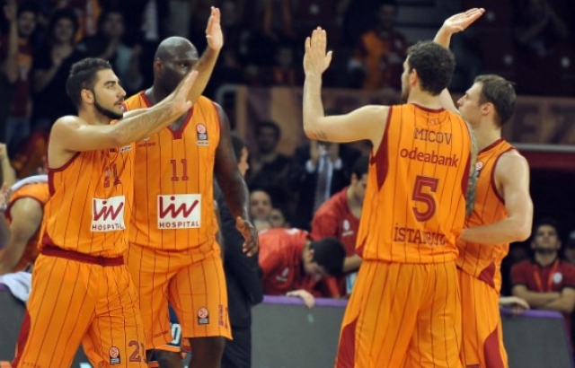 Galatasaray'da iki ayrılık