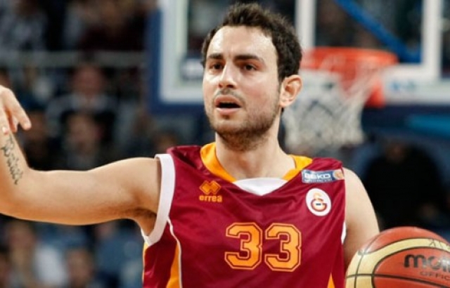 Galatasaray'da iki isim kadro dışı...