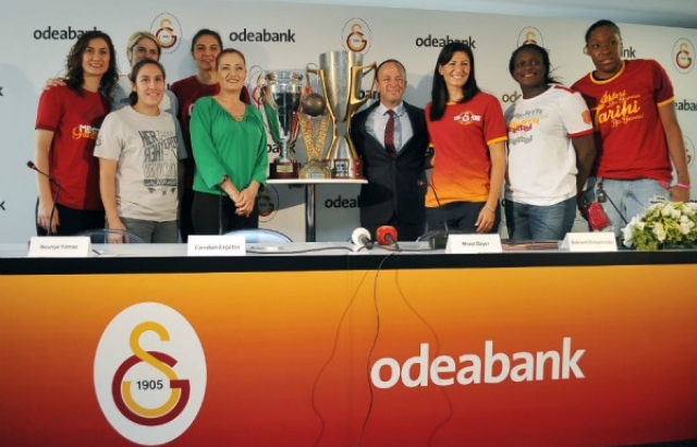 Galatasaray'dan toplu imza töreni