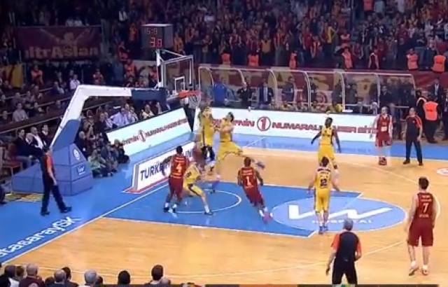Galatasaray'ın itiraz ettiği pozisyonu Euroleague gecenin bloğu seçti